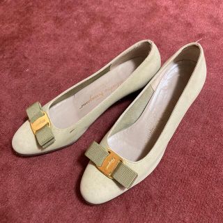 フェラガモ(Ferragamo)のフェラガモ　パンプス　6 1/2 B セージグリーン(ハイヒール/パンプス)