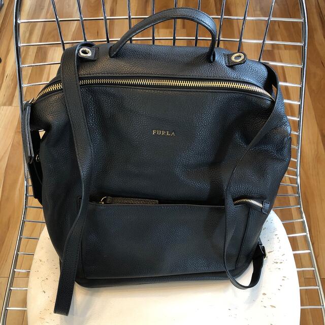 FURLA  黒リュック