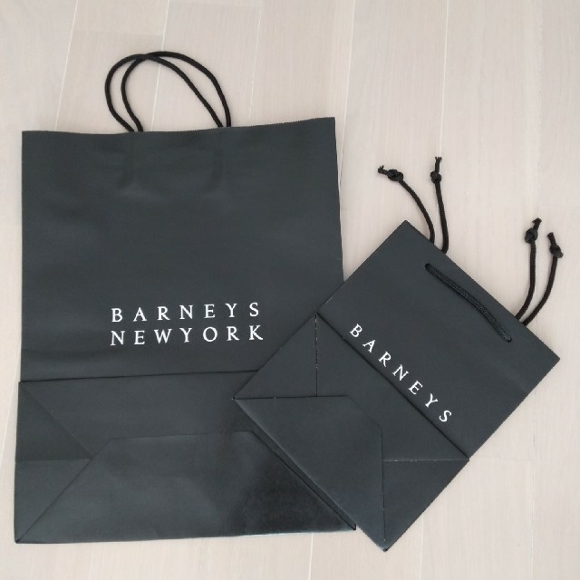 BARNEYS NEW YORK(バーニーズニューヨーク)のバーニーズニューヨーク紙袋大小 レディースのバッグ(ショップ袋)の商品写真