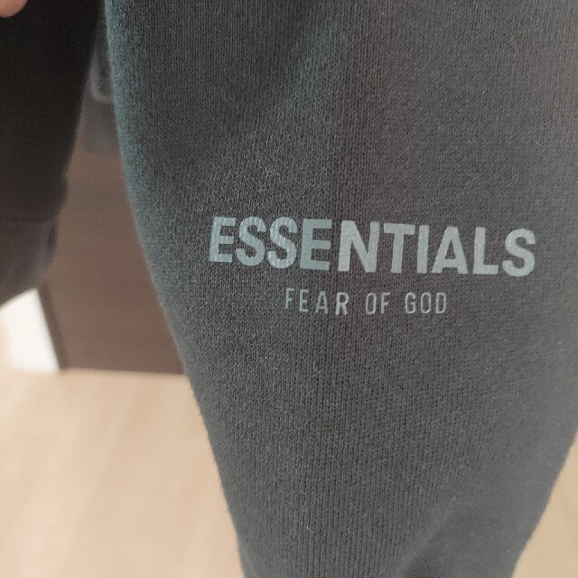 FEAR OF GOD(フィアオブゴッド)のFOG ESSENTIALS プルオーバーモックネック　ブラック メンズのトップス(スウェット)の商品写真