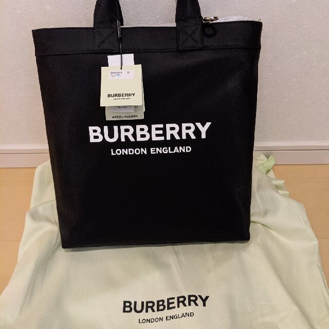 新作正規品☆BURBERRY ロゴプリント ECONYL トートバッグ | フリマアプリ ラクマ