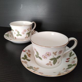 ウェッジウッド(WEDGWOOD)の美品✨ウェッジウッド／ワイルドストロベリー大カップ＆ソーサーペアセット(グラス/カップ)