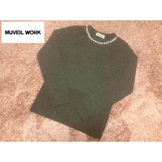 MUVEIL WORK(ミュベールワーク)の❗️定番❗️MUVEIL WORK パール付ミリタリーニット グレー 38サイズ レディースのトップス(ニット/セーター)の商品写真