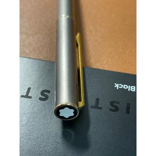 モンブラン(MONTBLANC)の本物新品！チタニウム貴重な万年筆　シルバー本体、ゴールドクッリプ　試し書きのみ(ペン/マーカー)