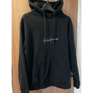 ヨウジヤマモト コラボ パーカー(メンズ)の通販 65点 | Yohji Yamamoto 人気商品・激安通販 new 【激レア】yohjiyamamoto era パーカー 逆さロゴ パーカー