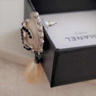 春夏新作モデル確実正規品 シャネル ピアス 消毒済み ぶら下り 乳白色 ...