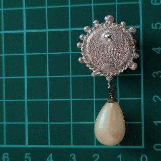 春夏新作モデル確実正規品 シャネル ピアス 消毒済み ぶら下り 乳白色 ...