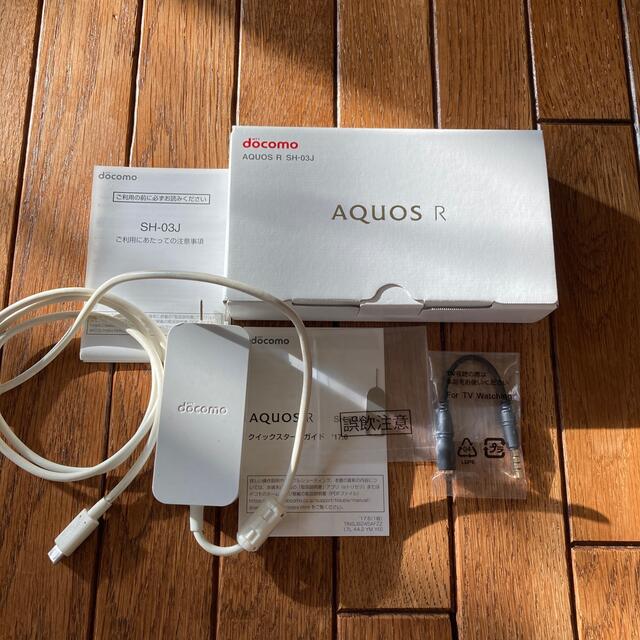 AQUOS(アクオス)の充電器　空箱　AQUOS SH-03J スマホ/家電/カメラのスマートフォン/携帯電話(バッテリー/充電器)の商品写真