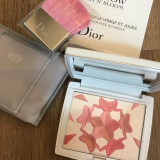 ディオール(Dior)のDIOR スノーブラッシュ&ブルーム　パウダー　001(フェイスパウダー)