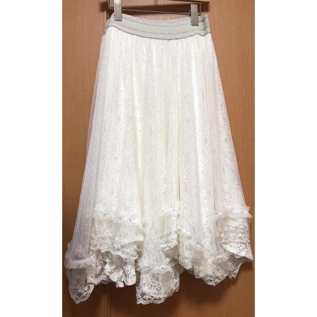 CECIL McBEE(セシルマクビー)のセシルマクビー　フレア　白　チュールスカート レディースのスカート(ひざ丈スカート)の商品写真