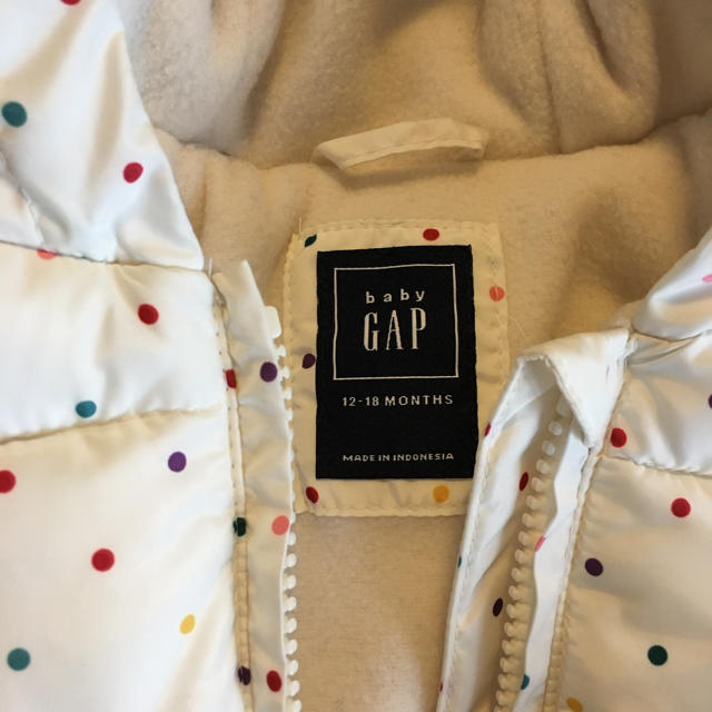 babyGAP(ベビーギャップ)のGAP ダウンジャケット 水玉 キッズ/ベビー/マタニティのベビー服(~85cm)(ジャケット/コート)の商品写真