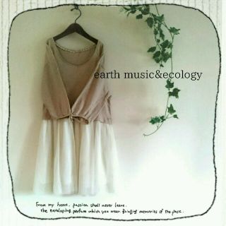 アースミュージックアンドエコロジー(earth music & ecology)のふんわりﾁｭｰﾙ切替ﾅﾁｭﾗﾙｽｳｪｯﾄﾜﾝﾋﾟｰｽ(ひざ丈ワンピース)