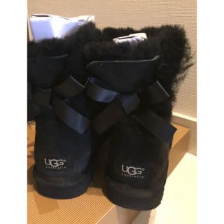 アグ(UGG)の【新品】アグ　リボン付き　ブラック(ブーツ)