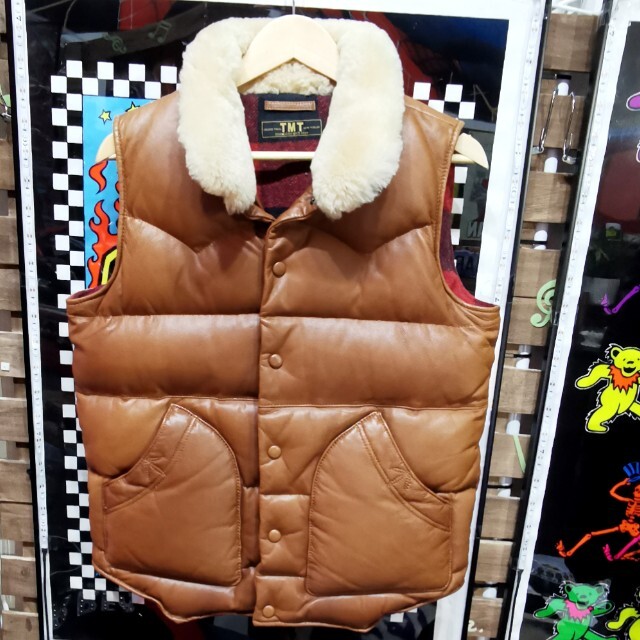 Rocky Mountain Featherbed(ロッキーマウンテンフェザーベッド)の★70%オフ★TMT ゴートレザー　ダウンベスト　Mサイズ メンズのジャケット/アウター(ダウンベスト)の商品写真