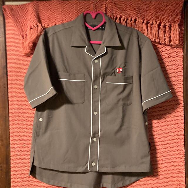 GU(ジーユー)のGU アンダーカバーコラボ　メンズシャツ メンズのトップス(Tシャツ/カットソー(半袖/袖なし))の商品写真