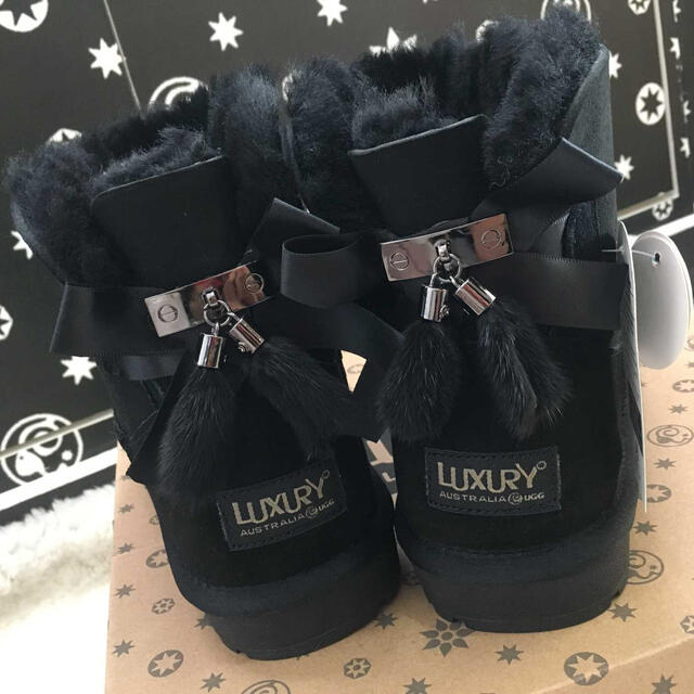 【新品】LUXURY UGG天然ウール　ムートンブーツ　リボン付き23CM