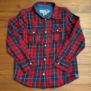 エイチアンドエム(H&M)のネルシャツ　 チェックシャツ　 長袖　赤　H＆Ｍ　120　襟元のボタンホールなし(ブラウス)