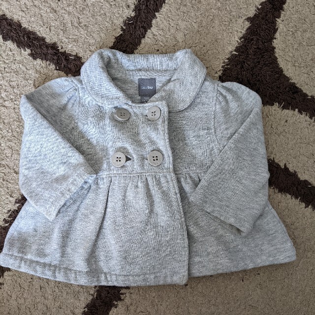 babyGAP(ベビーギャップ)の31.【280円】後ろにリボン★アウター　GAP キッズ/ベビー/マタニティのベビー服(~85cm)(ジャケット/コート)の商品写真