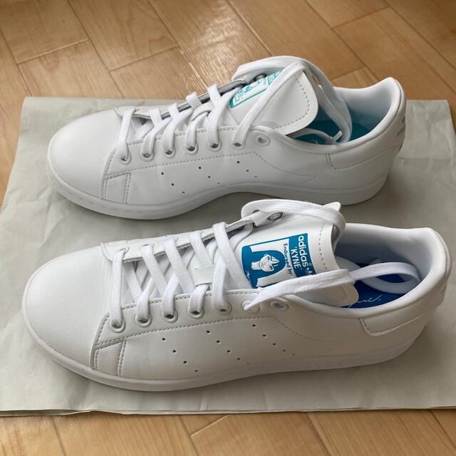 adidas(アディダス)のadidas × KYNE STAN SMITH キネ スタンスミス25.5cm レディースの靴/シューズ(スニーカー)の商品写真