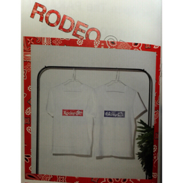 RODEO CROWNS WIDE BOWL(ロデオクラウンズワイドボウル)の《新品・未使用》RCWB☆バンダナ柄ボックスロゴTシャツ レディースのトップス(Tシャツ(半袖/袖なし))の商品写真