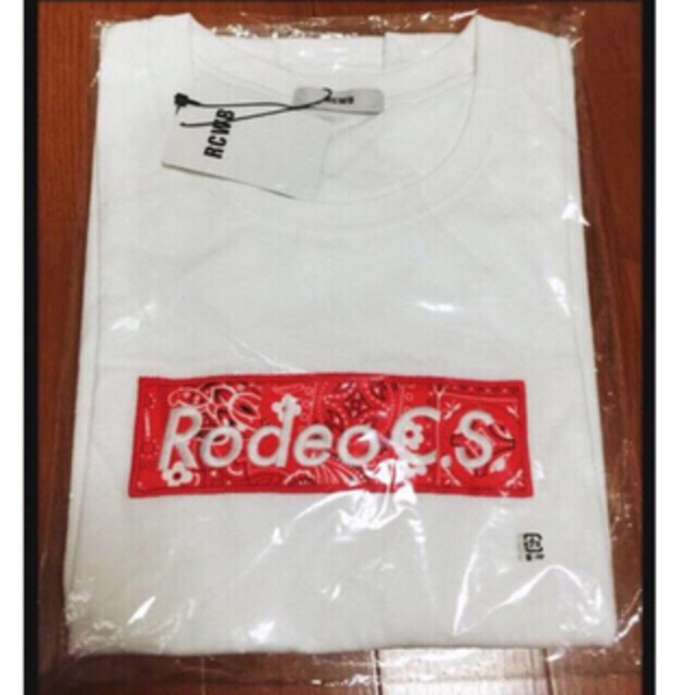 RODEO CROWNS WIDE BOWL(ロデオクラウンズワイドボウル)の《新品・未使用》RCWB☆バンダナ柄ボックスロゴTシャツ レディースのトップス(Tシャツ(半袖/袖なし))の商品写真