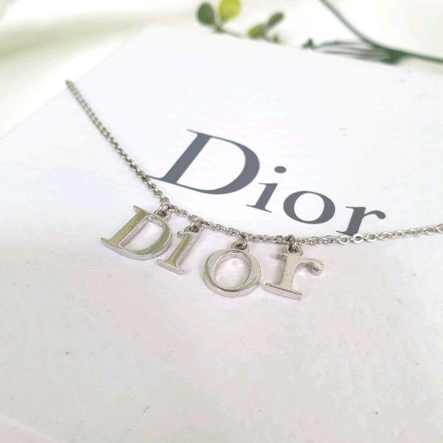 Christian Dior(クリスチャンディオール)のクリスチャンディオール ネックレス Diorロゴ シルバー 箱付き レディースのアクセサリー(ネックレス)の商品写真