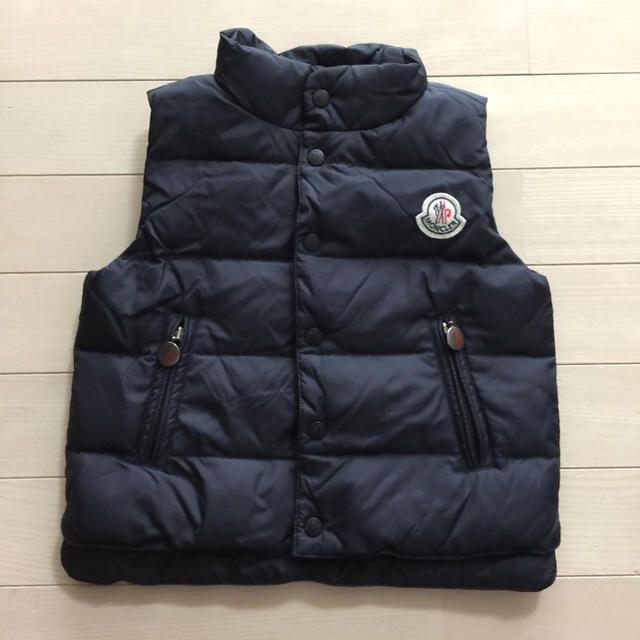 MONCLER(モンクレール)のMONCLER キッズベスト 80cm キッズ/ベビー/マタニティのキッズ服男の子用(90cm~)(ジャケット/上着)の商品写真