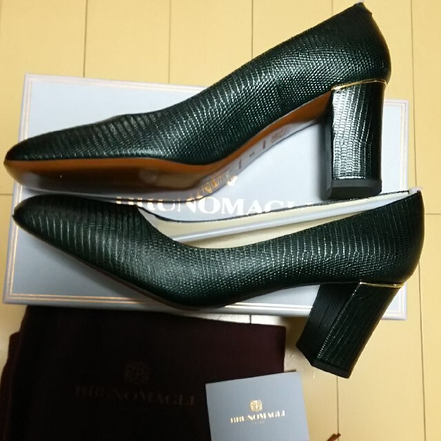 白木/黒塗り BRUNOMAGLI カーフ型押しパンプス | www.tegdarco.com