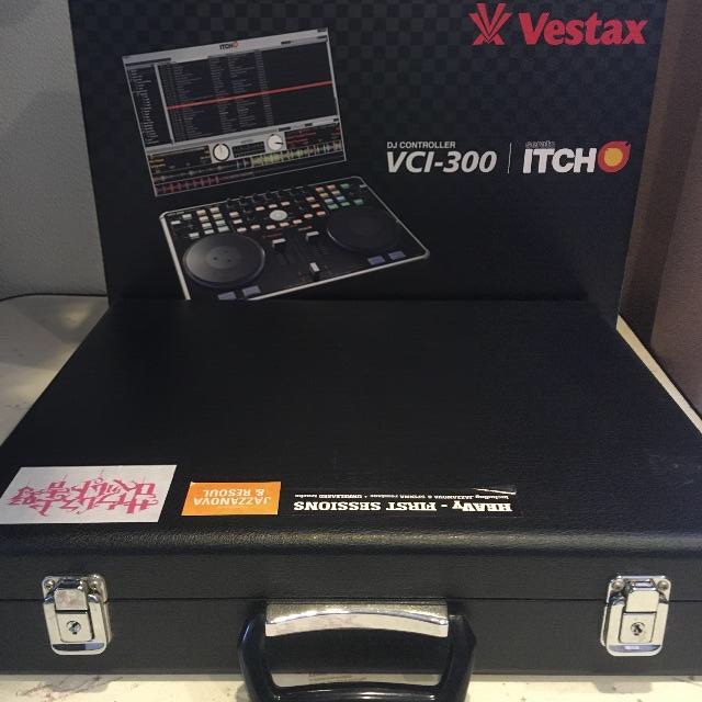Vestax VCI-300 Serato DJコントローラ 動作品 ケース付き 1