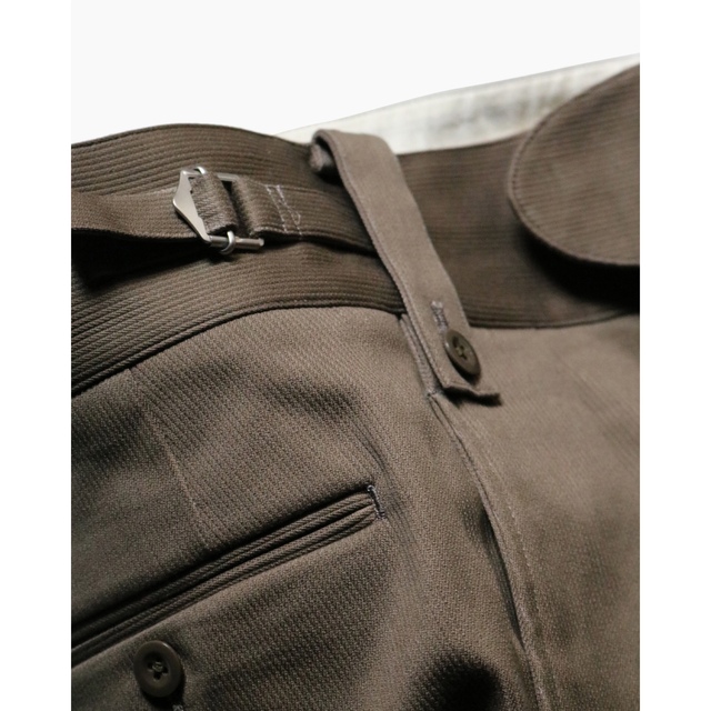 COMOLI(コモリ)のNEAT COTTON PIQUE｜BELTLESS - Khaki メンズのパンツ(スラックス)の商品写真