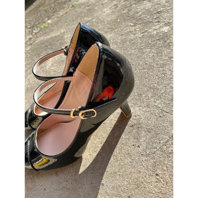 Couture Brooch(クチュールブローチ)のエナメルブラックパンプス レディースの靴/シューズ(ハイヒール/パンプス)の商品写真