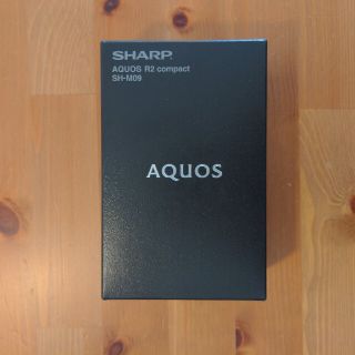 アクオス(AQUOS)のSHARP AQUOS R2 compact  SH-M09 ディープホワイト(スマートフォン本体)