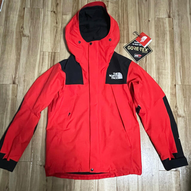 THE NORTH FACE(ザノースフェイス)のTheNorthFaceマウンテンジャケット赤　ノースフェイス メンズのジャケット/アウター(マウンテンパーカー)の商品写真