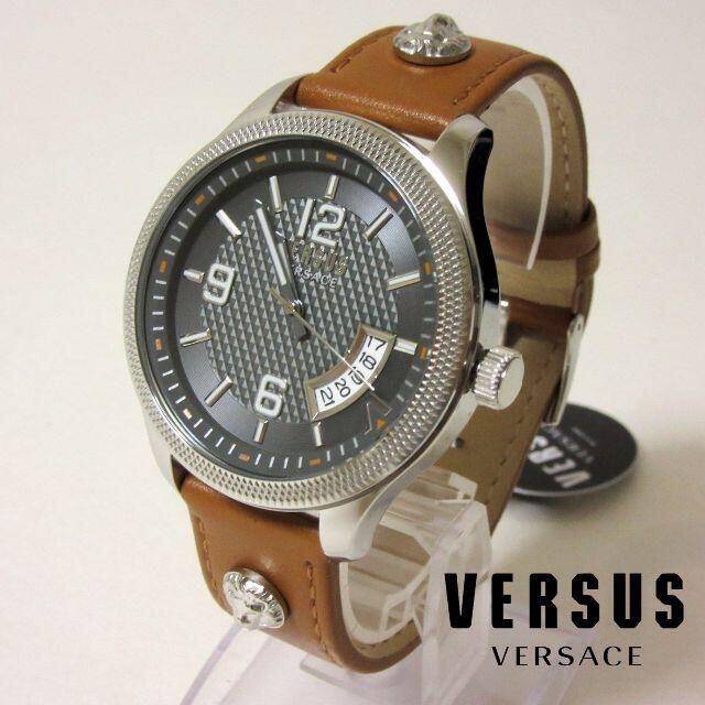 新品 ヴェルサスヴェルサーチ ３針デイト ギョーシェ メンズ腕時計 茶44mm 腕時計(アナログ)
