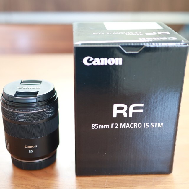 CANON　RF85mm F2 マクロ IS STM