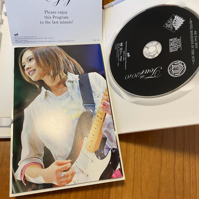 YUI  HOTEL HOLIDAYS IN THE SUN ライブ　DVD  エンタメ/ホビーのDVD/ブルーレイ(ミュージック)の商品写真