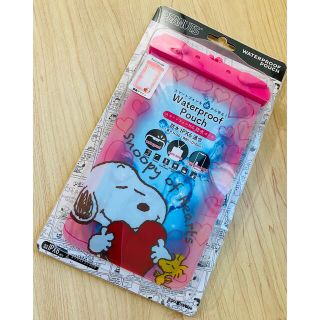 ピーナッツ(PEANUTS)のスヌーピー  スマートフォン対応防水ポーチ　②(モバイルケース/カバー)