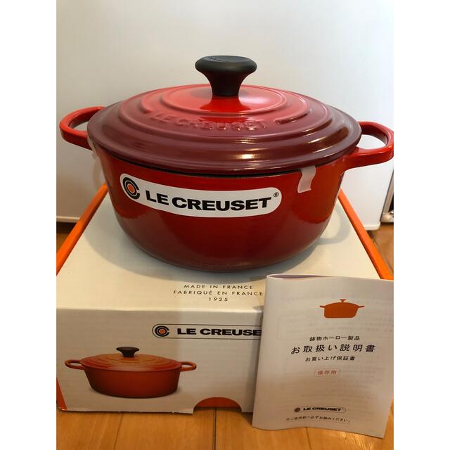 LE CREUSET(ルクルーゼ)のル・クルーゼ シグニチャー ココットロンド20cm チェリーレッド 新品未使用 インテリア/住まい/日用品のキッチン/食器(鍋/フライパン)の商品写真