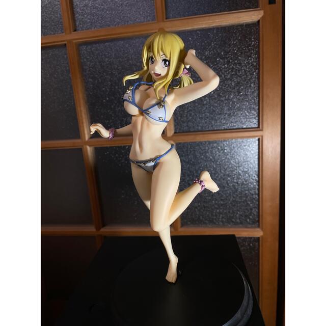 ルーシィ・ハートフィリア水着Gravure style 一番の贈り物 www.gold