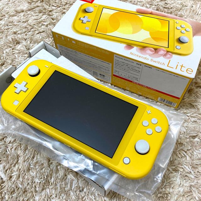 Nintendo Switch Lite イエロー エンタメ/ホビーのゲームソフト/ゲーム機本体(家庭用ゲーム機本体)の商品写真