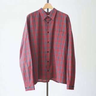 コモリ(COMOLI)のwhowhat | 5X SHIRT (RED×GRAY)(シャツ)