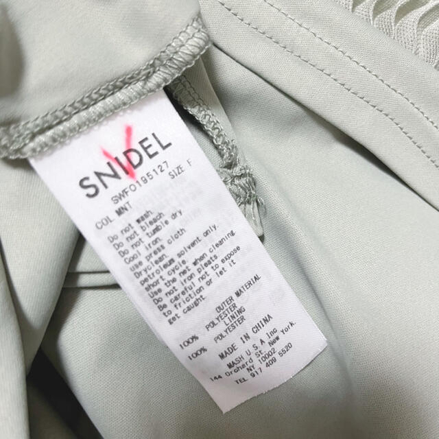 SNIDEL(スナイデル)のSNIDEL クリスタルプリーツワンピース レディースのワンピース(ロングワンピース/マキシワンピース)の商品写真