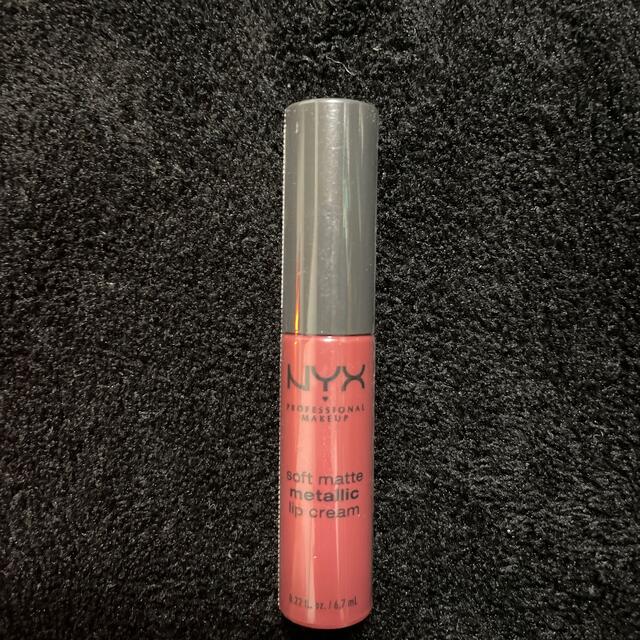 NYX(エヌワイエックス)のNYX Softmattemetalic lipcream 4 Budapest コスメ/美容のベースメイク/化粧品(口紅)の商品写真