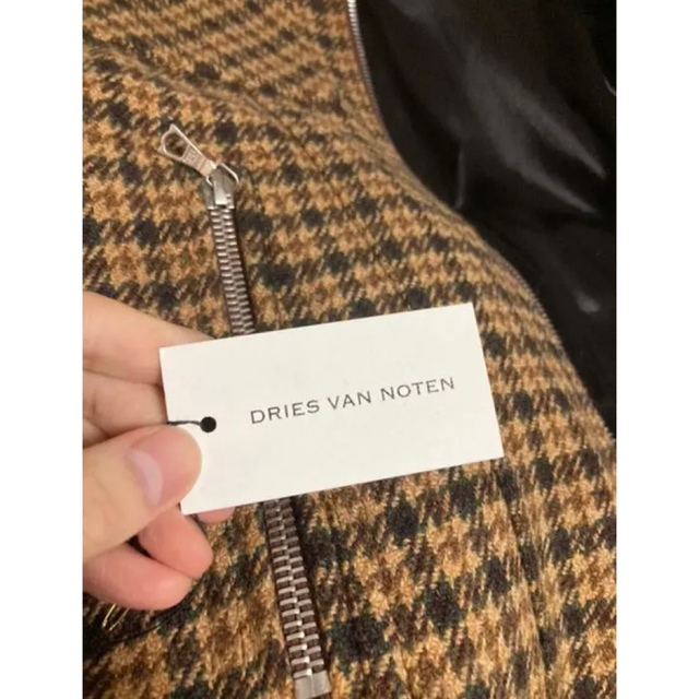 DRIES VAN NOTEN(ドリスヴァンノッテン)の出品明日まで　DRIES VAN NOTEN 20aw  look1 定価18万 メンズのジャケット/アウター(ブルゾン)の商品写真