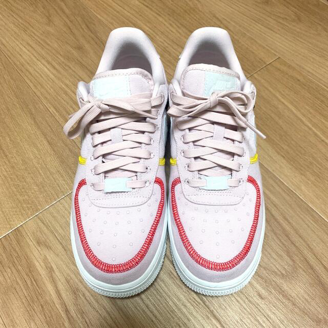 NIKE(ナイキ)のNIKE WMNS AIR FORCE 1 '07 LX ナイキ エアフォース1 レディースの靴/シューズ(スニーカー)の商品写真