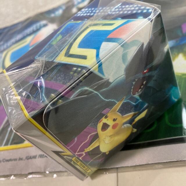 ポケモン - ピカチュウ&ゼクロム プレイマット+デッキケース ポケモン - ピカチュウ&ゼクロム プレイマット+デッキケース