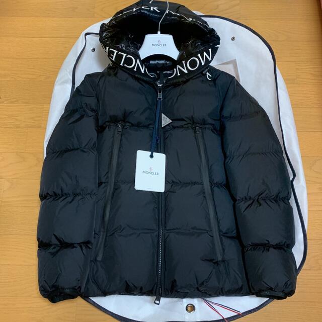 MONCLER(モンクレール)の新品　国内正規購入　モンクレール MONTCLA  ブラック メンズのジャケット/アウター(ダウンジャケット)の商品写真