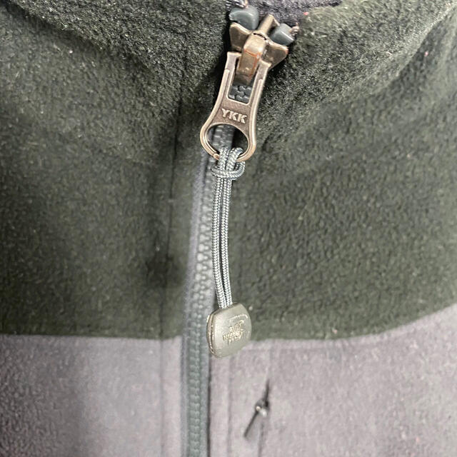 【ホログラム有】ノースフェイス☆刺繍ワンポイントロゴモノトーンフリースジャケット
