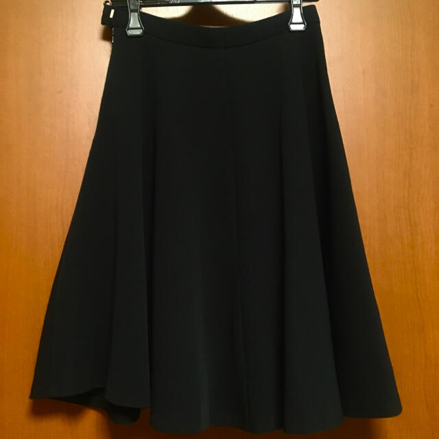 GU(ジーユー)のGU フレアースカート　黒 レディースのスカート(ひざ丈スカート)の商品写真