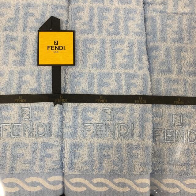 FENDI(フェンディ)のFENDI フェンディ　タオル　セット　ズッカ柄　3点 インテリア/住まい/日用品の日用品/生活雑貨/旅行(タオル/バス用品)の商品写真